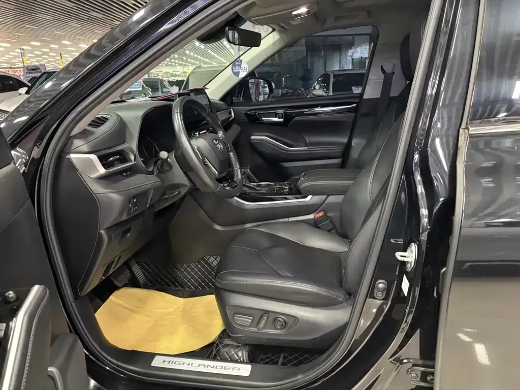 Toyota Highlander — фото 10