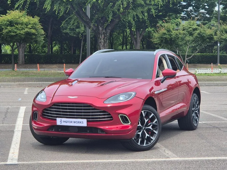 Aston Martin DBX — фото 7