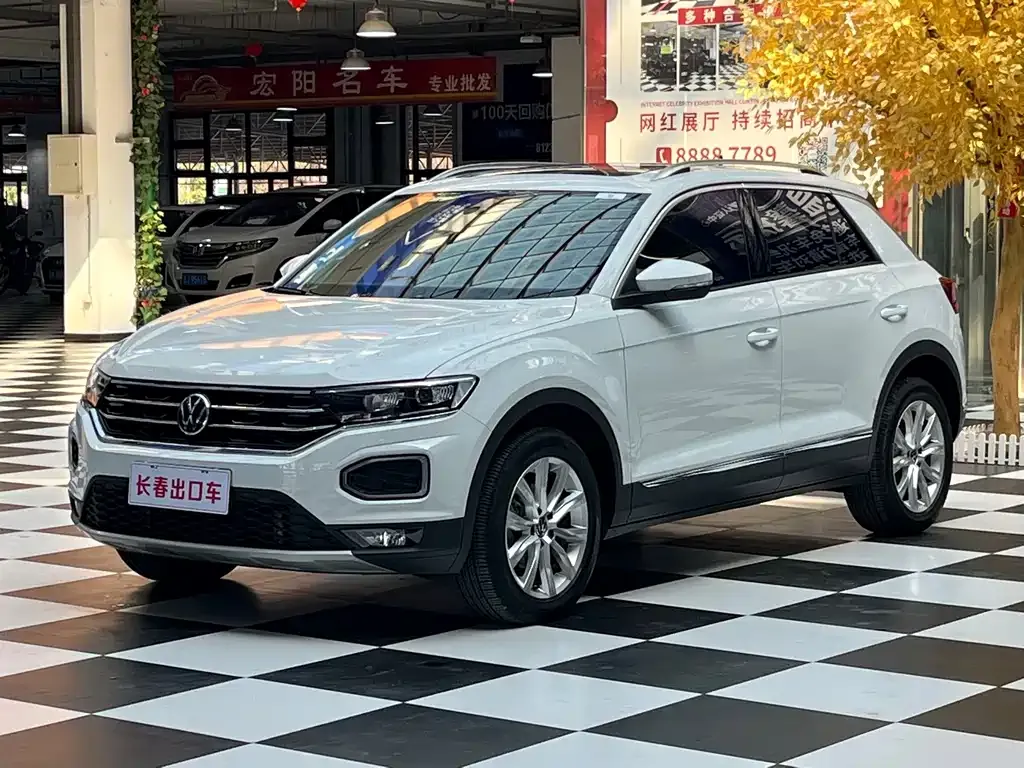 Volkswagen T-Roc — фото 1