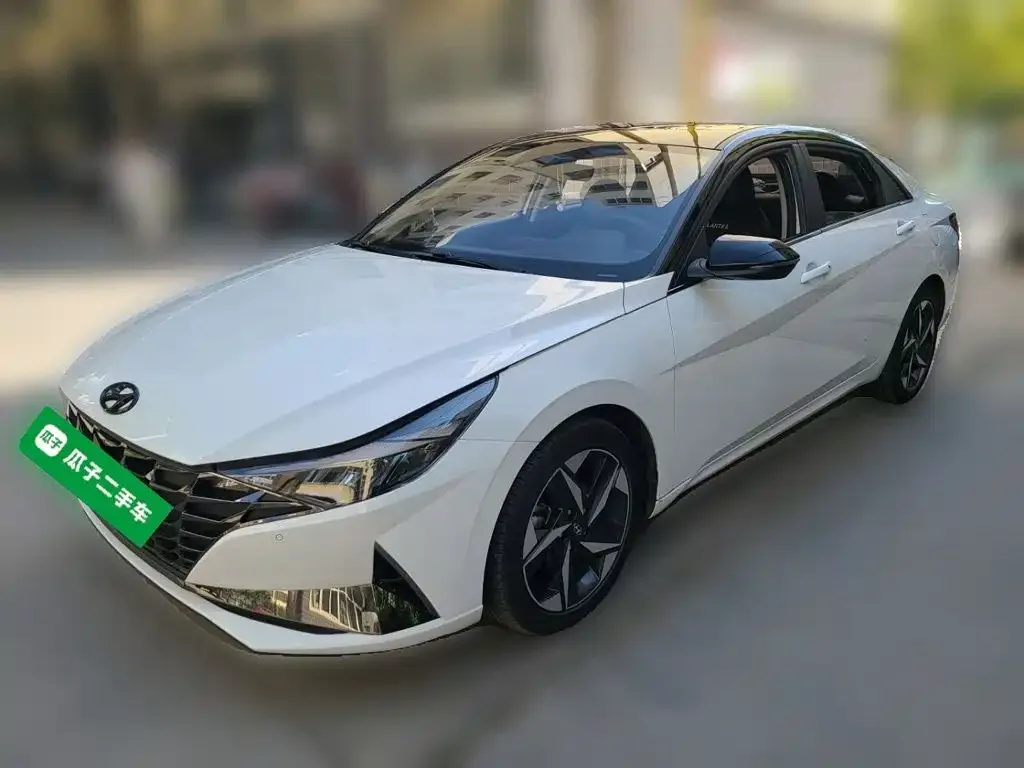 Hyundai Elantra — фото 1