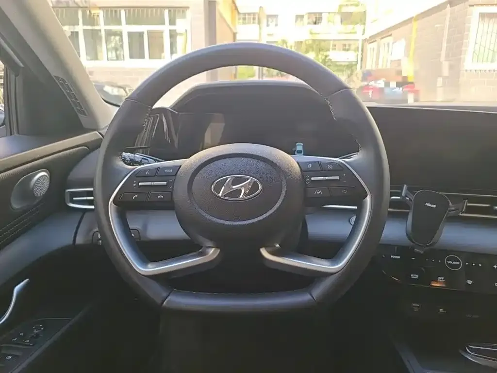 Hyundai Elantra — фото 10