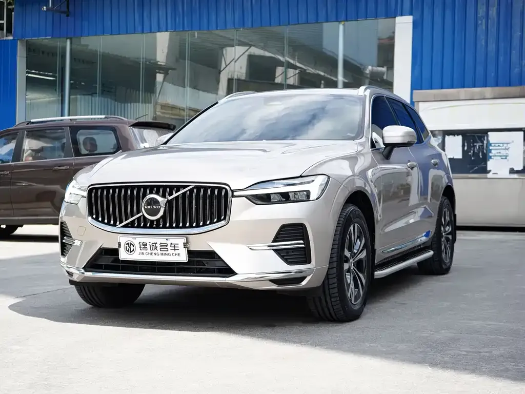 Volvo XC60 — фото 1