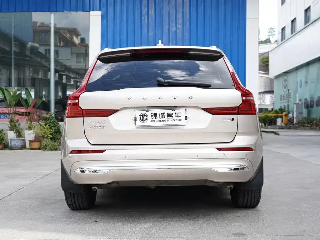 Volvo XC60 — фото 7