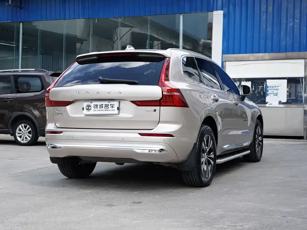 Volvo XC60 — фото 10