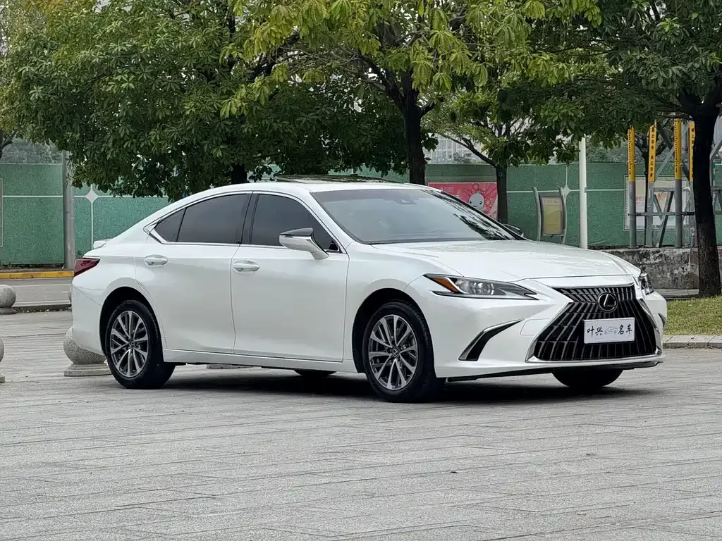 Lexus ES — фото 10
