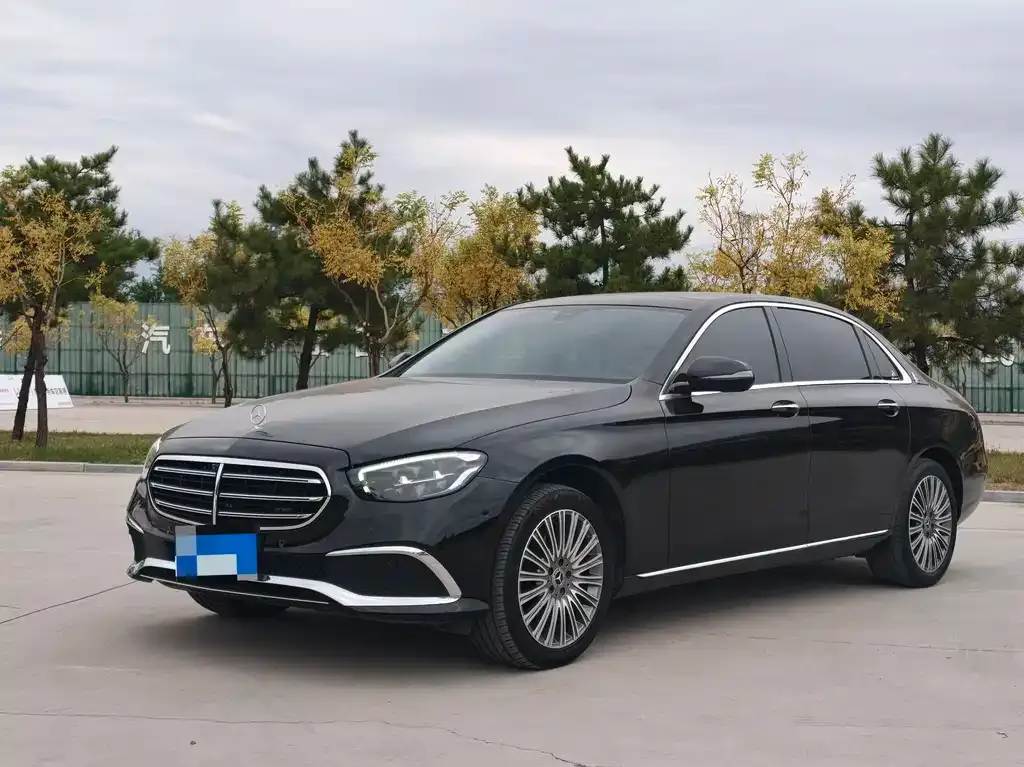 Mercedes-Benz E-Class — фото 1