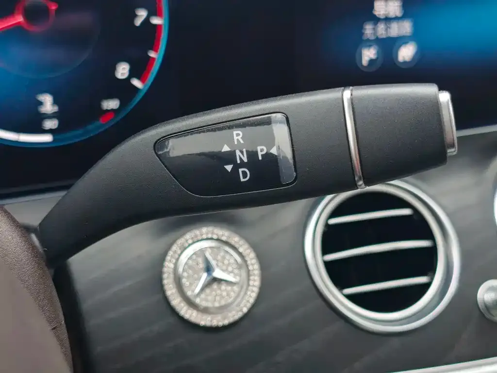 Mercedes-Benz E-Class — фото 10