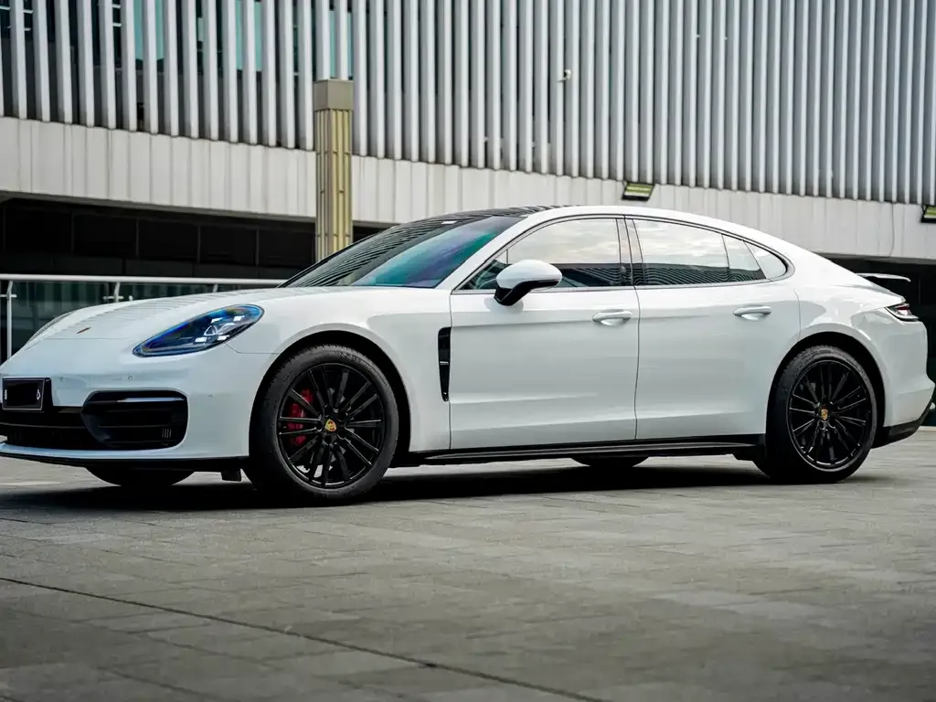 Porsche Panamera — фото 1