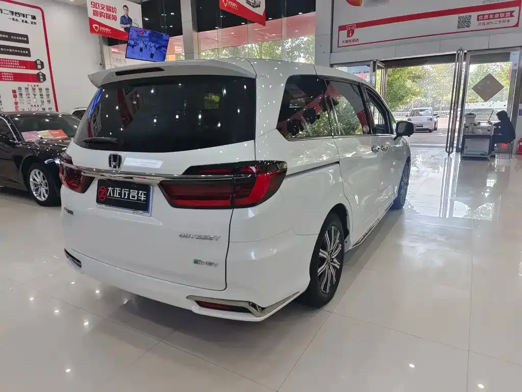 Honda Odyssey — фото 10