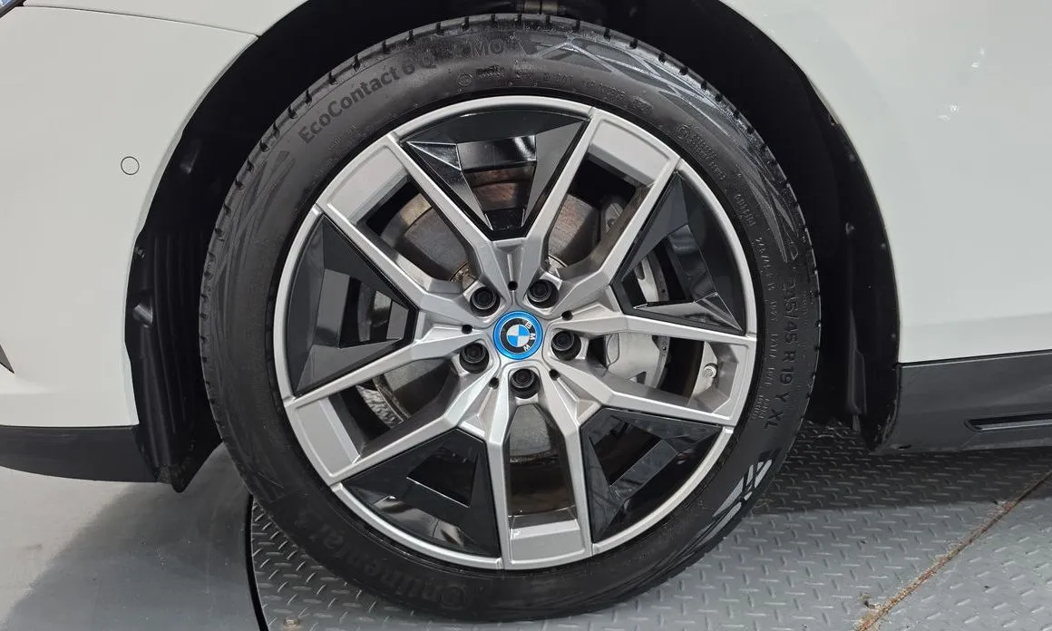 BMW i5 — фото 10