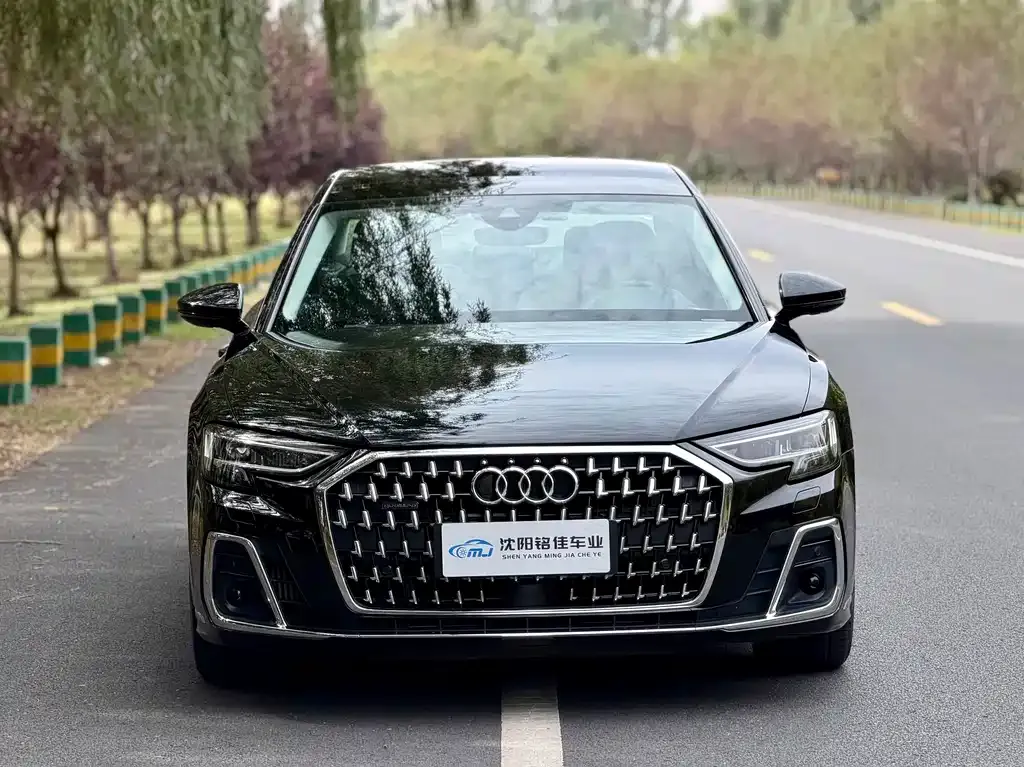 Audi A8 — фото 4