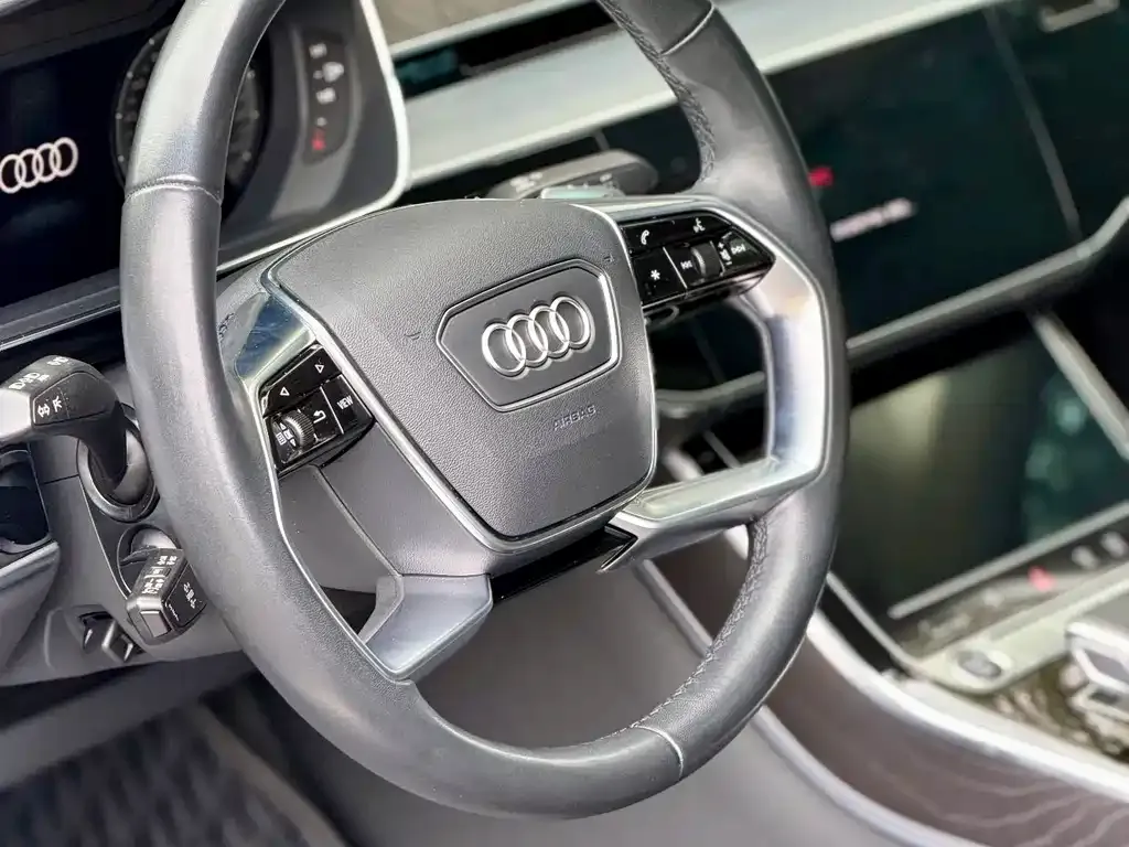 Audi A8 — фото 2
