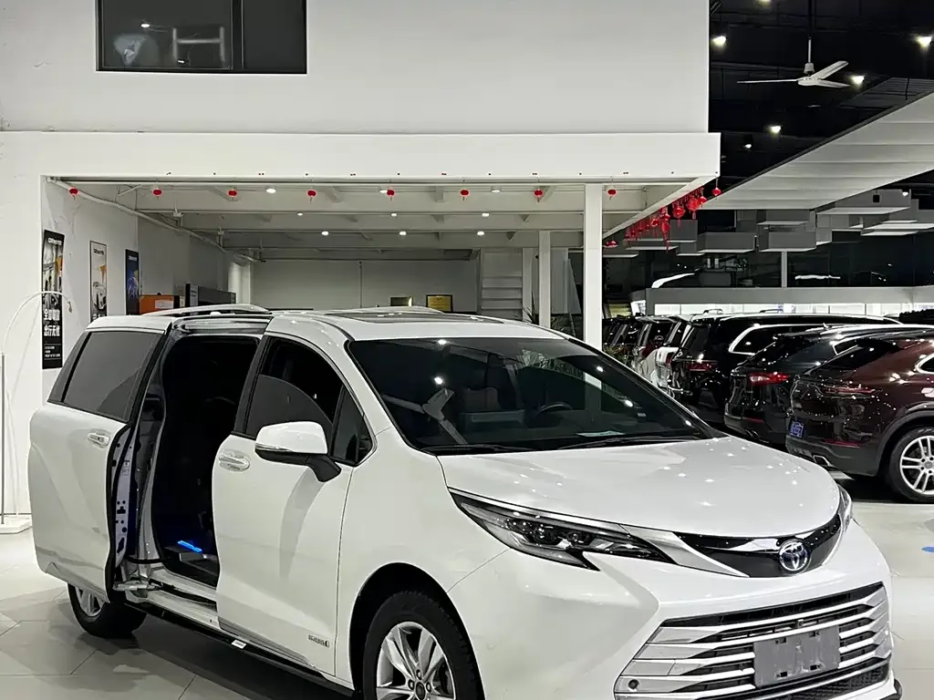 Toyota Sienna — фото 7