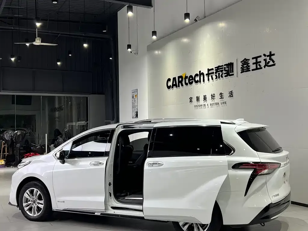 Toyota Sienna — фото 3