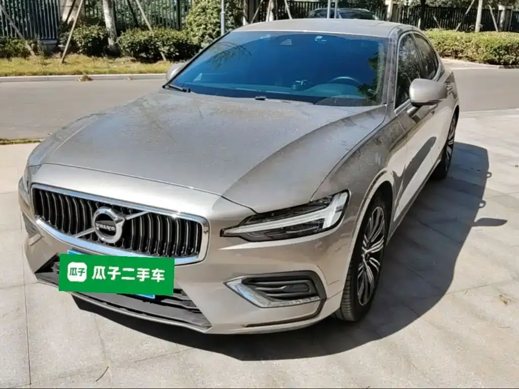 Volvo S60 — фото 1