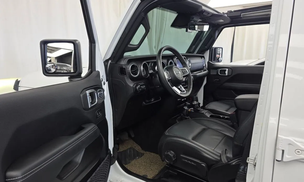 Jeep Wrangler — фото 6