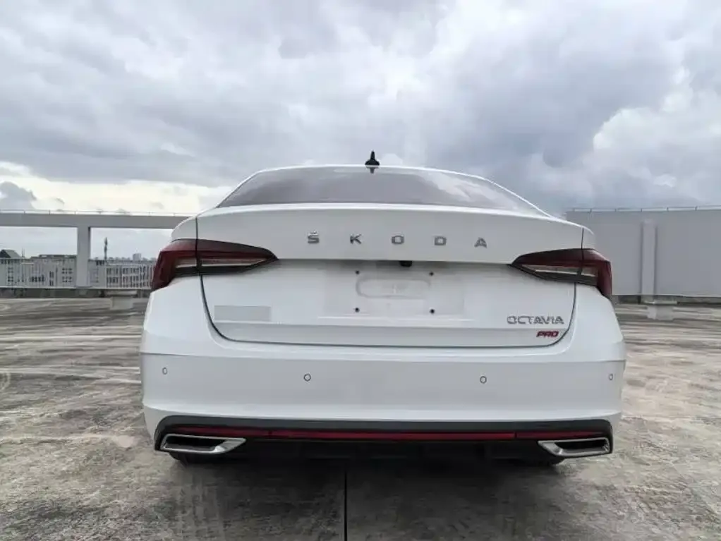 Skoda Octavia — фото 2