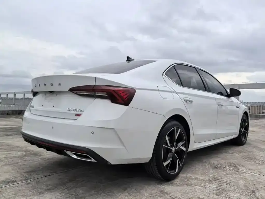 Skoda Octavia — фото 5