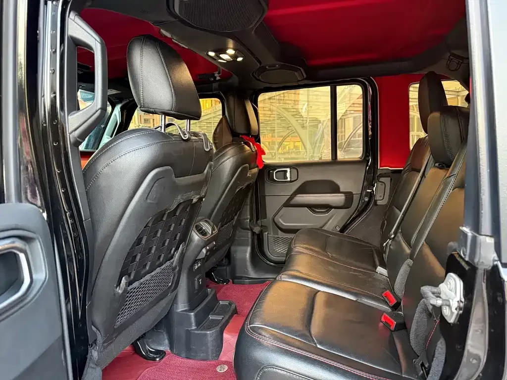 Jeep Wrangler — фото 2