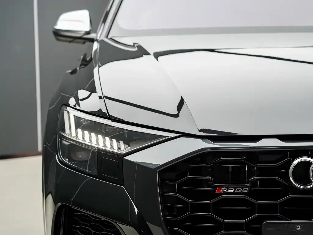 Audi RS Q8 — фото 9