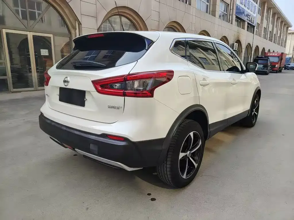 Nissan Qashqai — фото 2