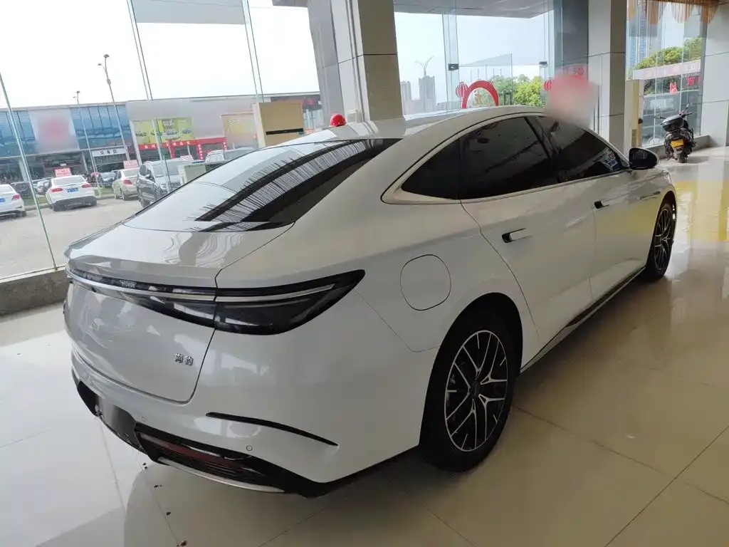 BYD Seal — фото 10