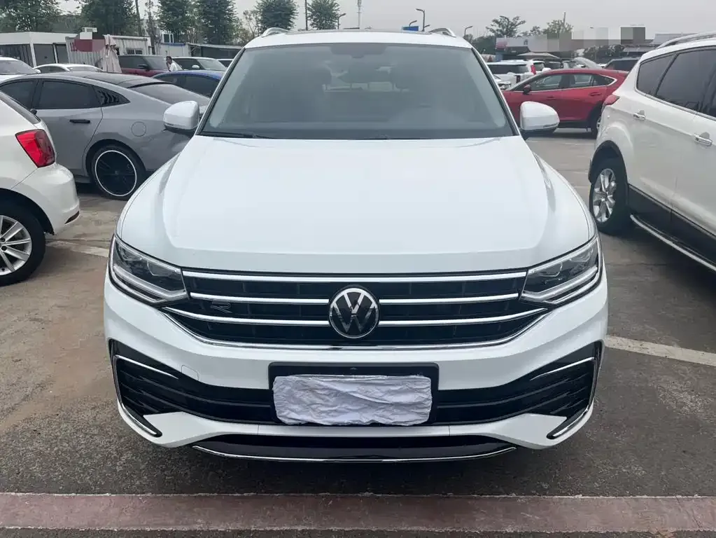Volkswagen Tiguan L — фото 7