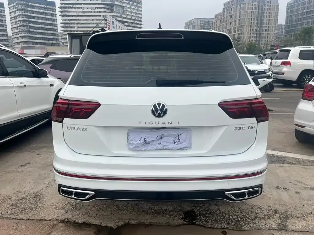 Volkswagen Tiguan L — фото 10
