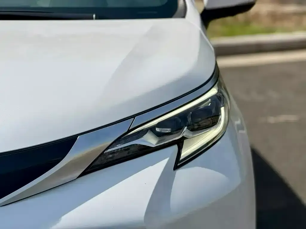 Toyota Sienna — фото 3