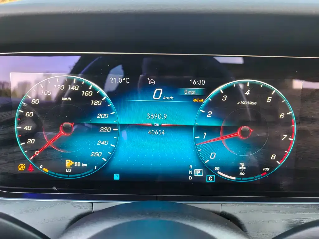 Mercedes-Benz E-Class — фото 6