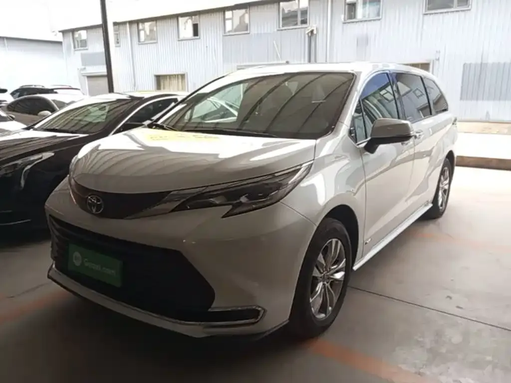 Toyota Sienna — фото 9