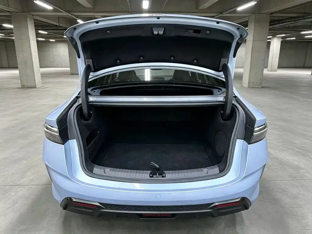 BYD Seal — фото 10
