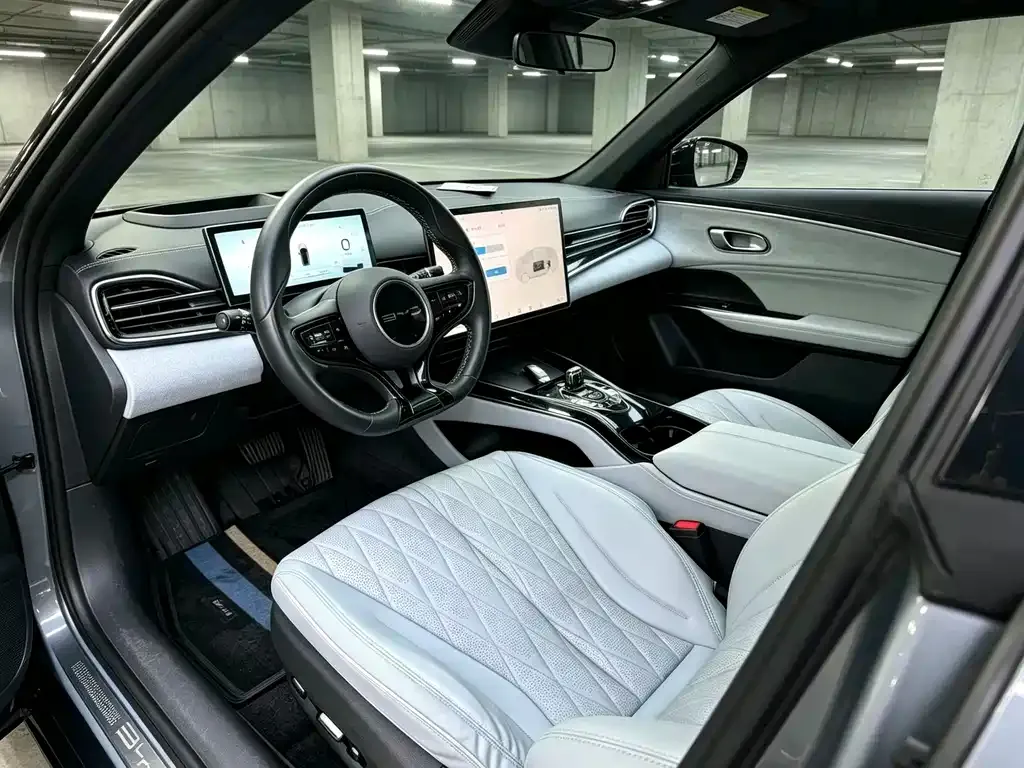 BYD Seal — фото 8