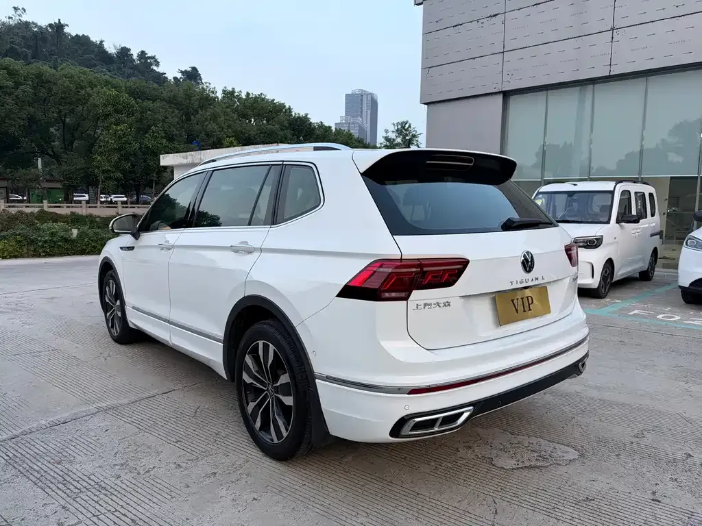 Volkswagen Tiguan L — фото 5