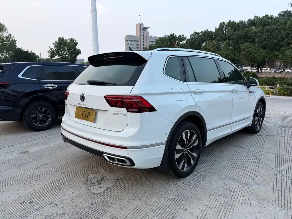 Volkswagen Tiguan L — фото 4