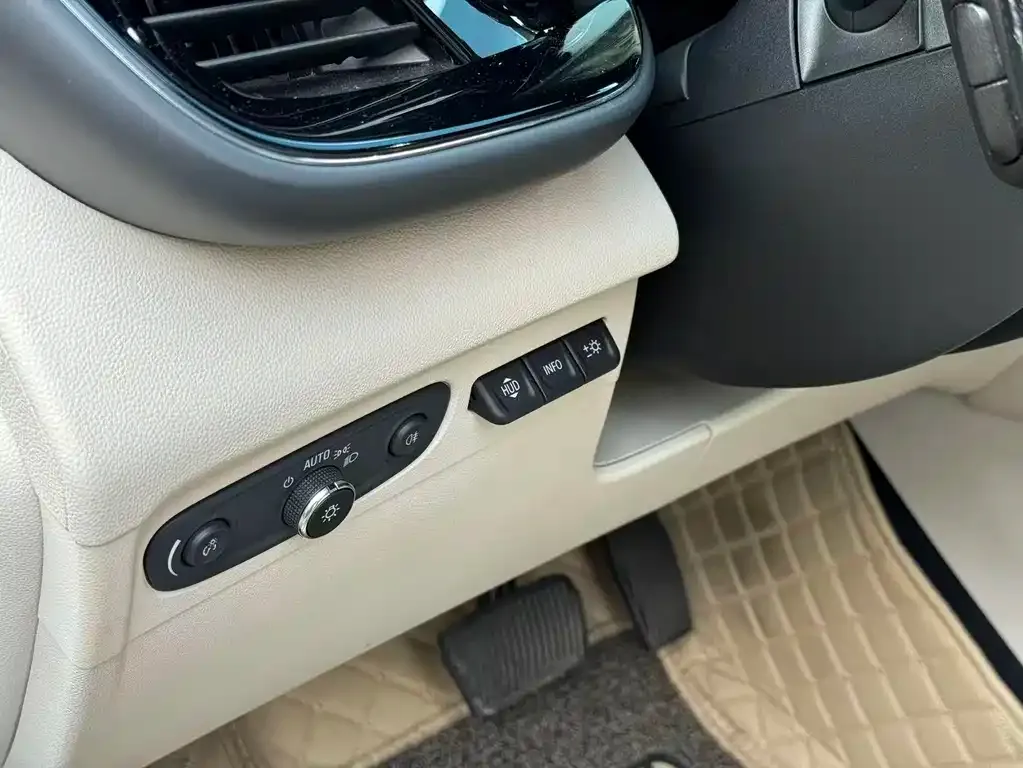 Buick Envision Plus — фото 7