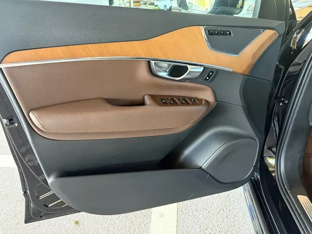 Volvo XC90 — фото 2