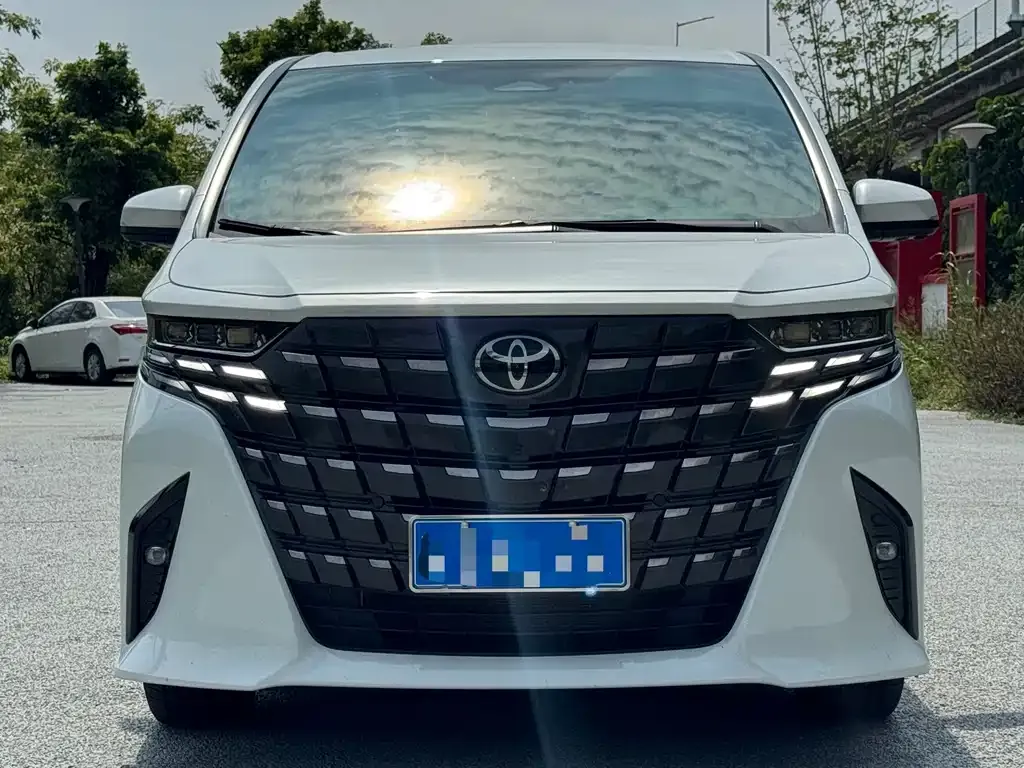 Toyota Alphard — фото 7