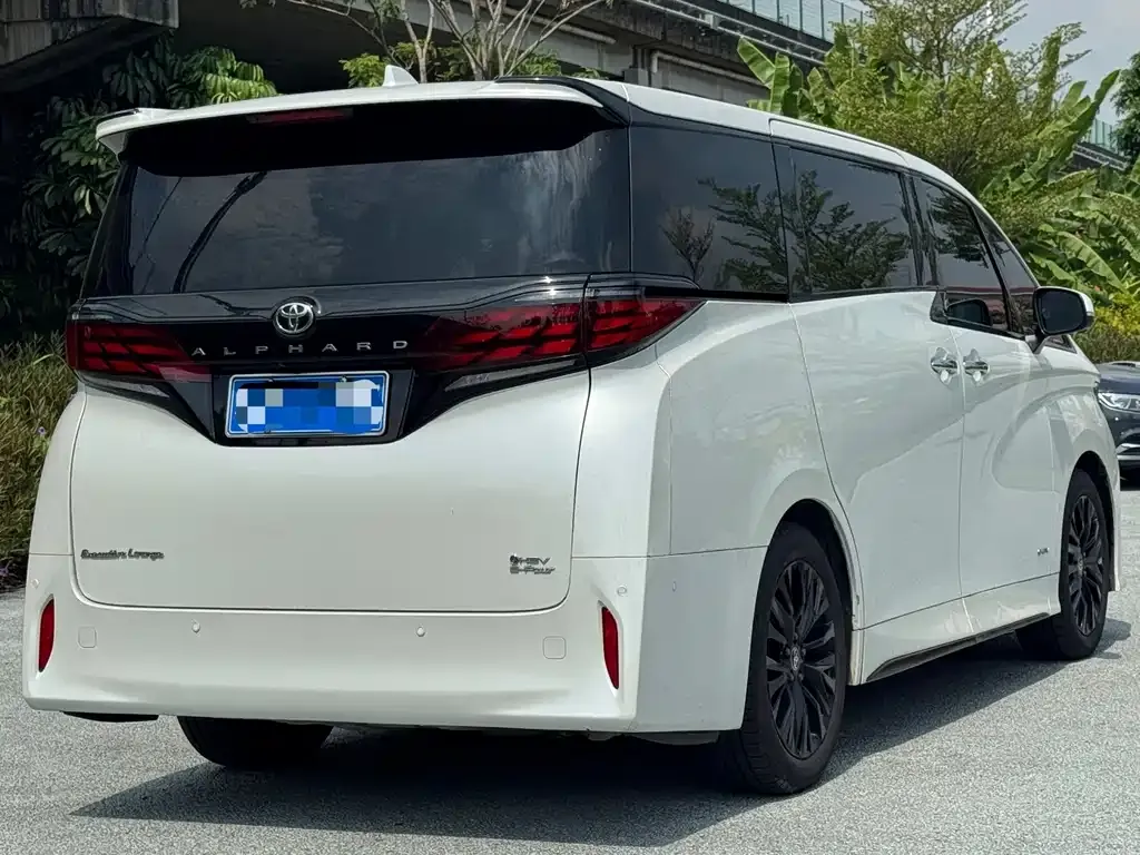Toyota Alphard — фото 6