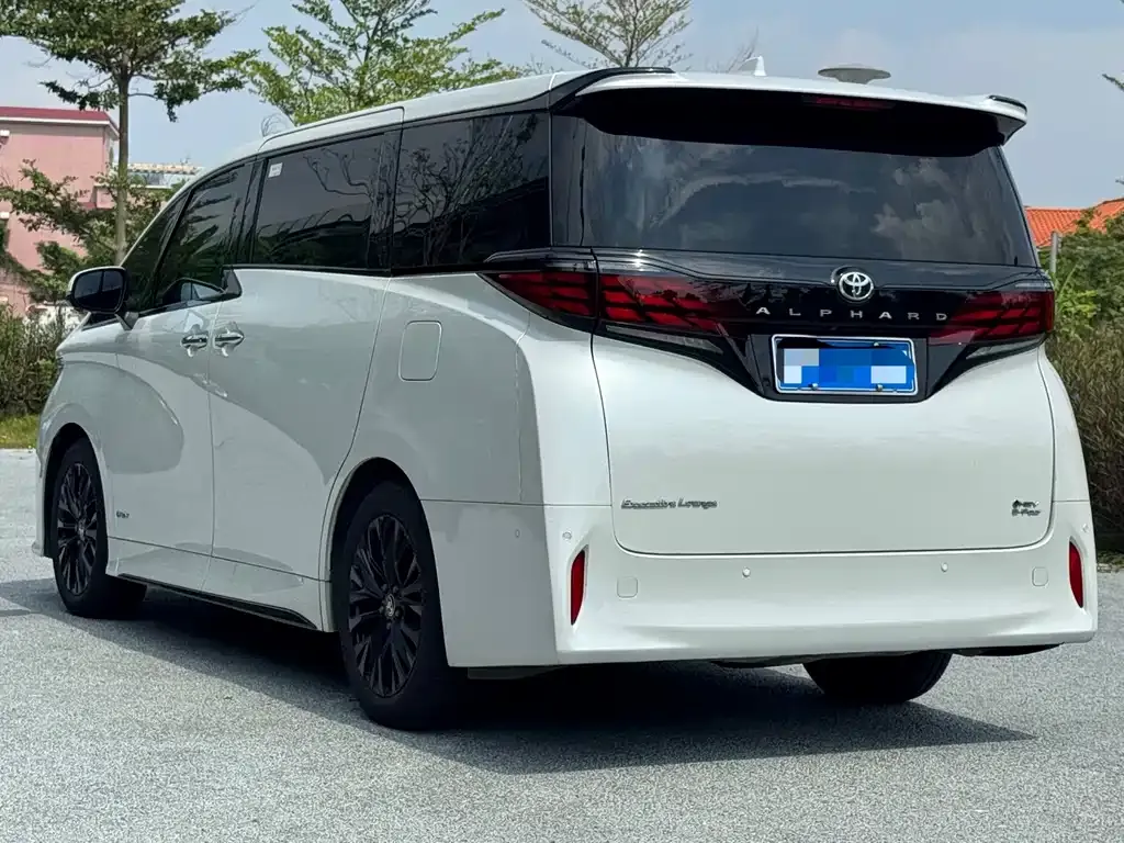 Toyota Alphard — фото 10