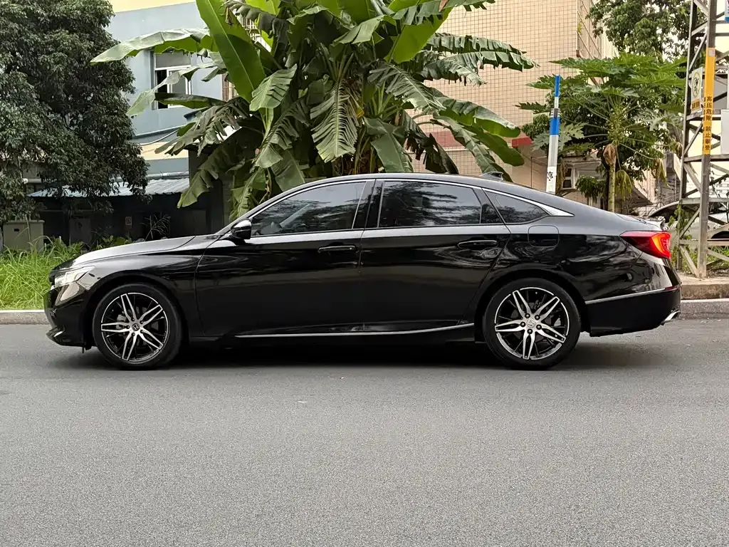 Honda Accord — фото 10