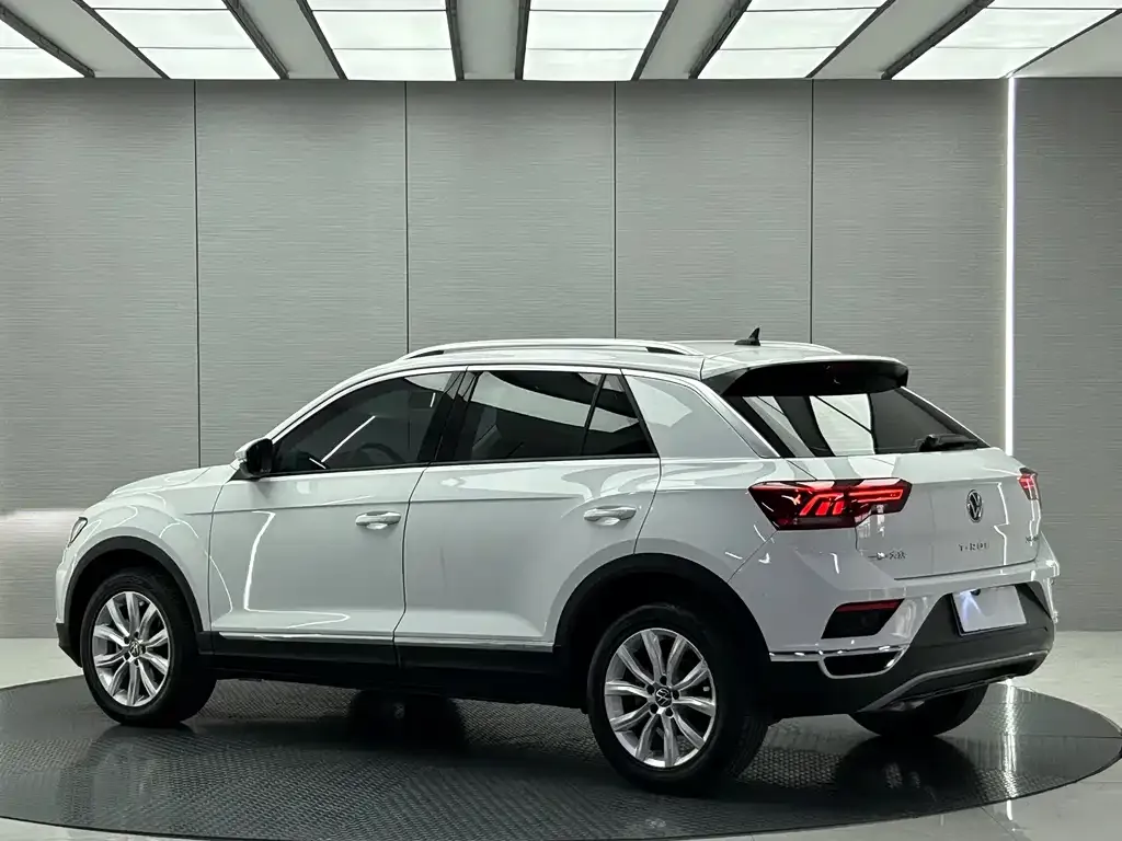 Volkswagen T-Roc — фото 6