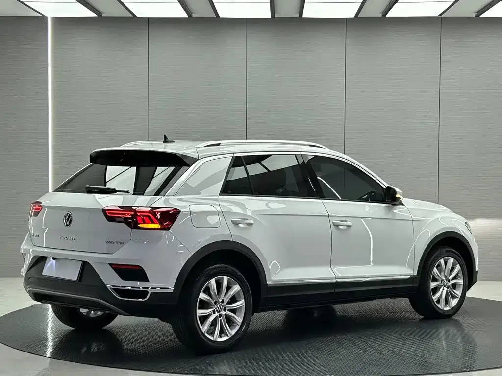 Volkswagen T-Roc — фото 3