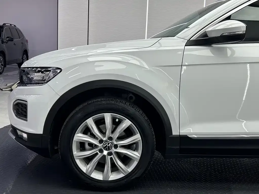 Volkswagen T-Roc — фото 5