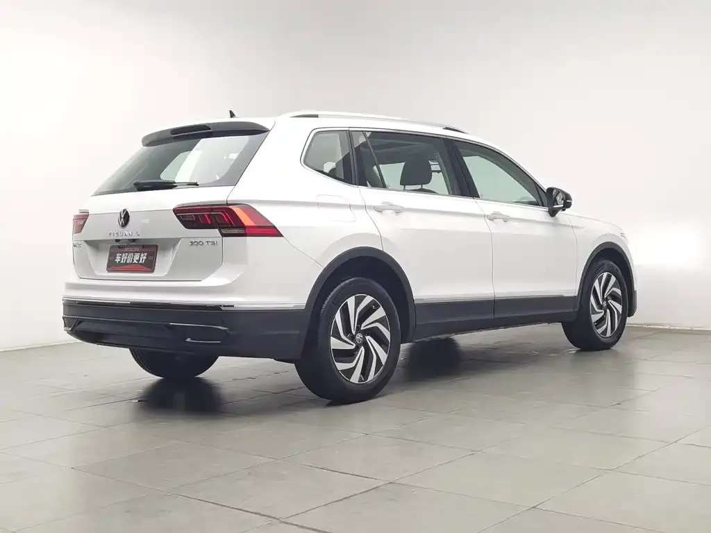 Volkswagen Tiguan L — фото 9