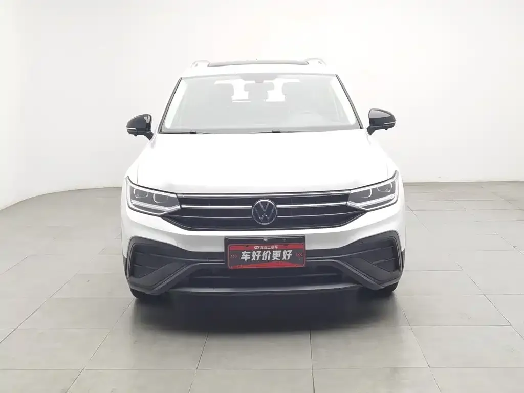 Volkswagen Tiguan L — фото 7