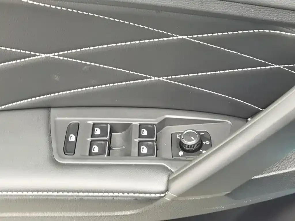 Volkswagen Tiguan L — фото 6