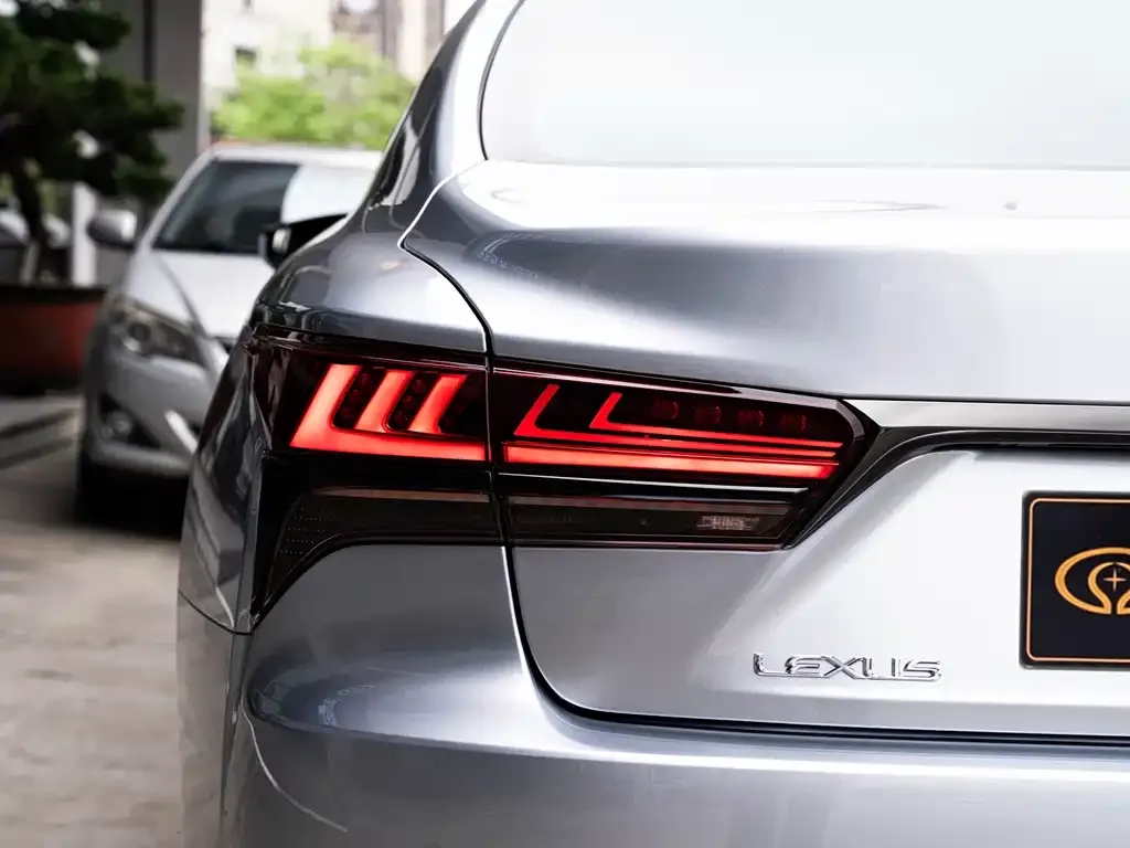 Lexus LS — фото 2