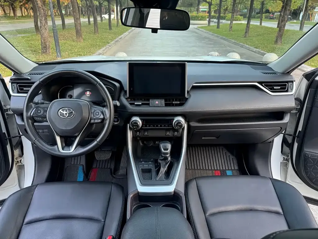 Toyota RAV4 — фото 2