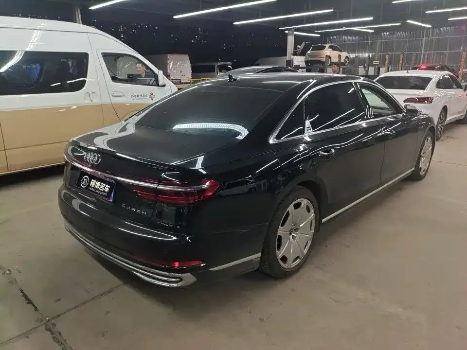 Audi A8 — фото 7
